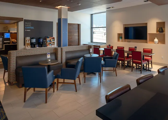 Express & - Downtown - Arts District By Ihg Hotel 3*