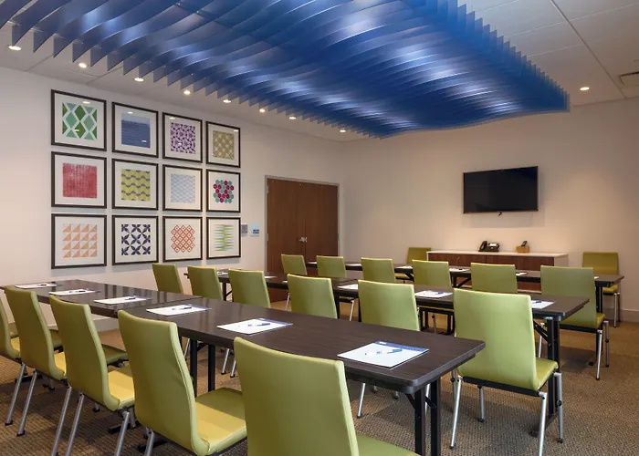 Express & - Downtown - Arts District By Ihg