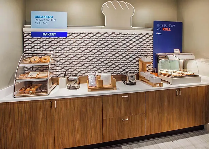 Express & - Downtown - Arts District By Ihg